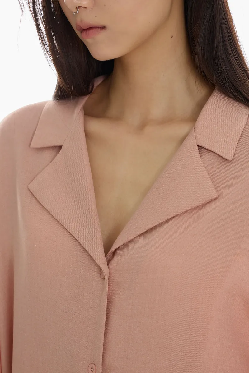 Doe：Molly V-neck Oversized Shirt