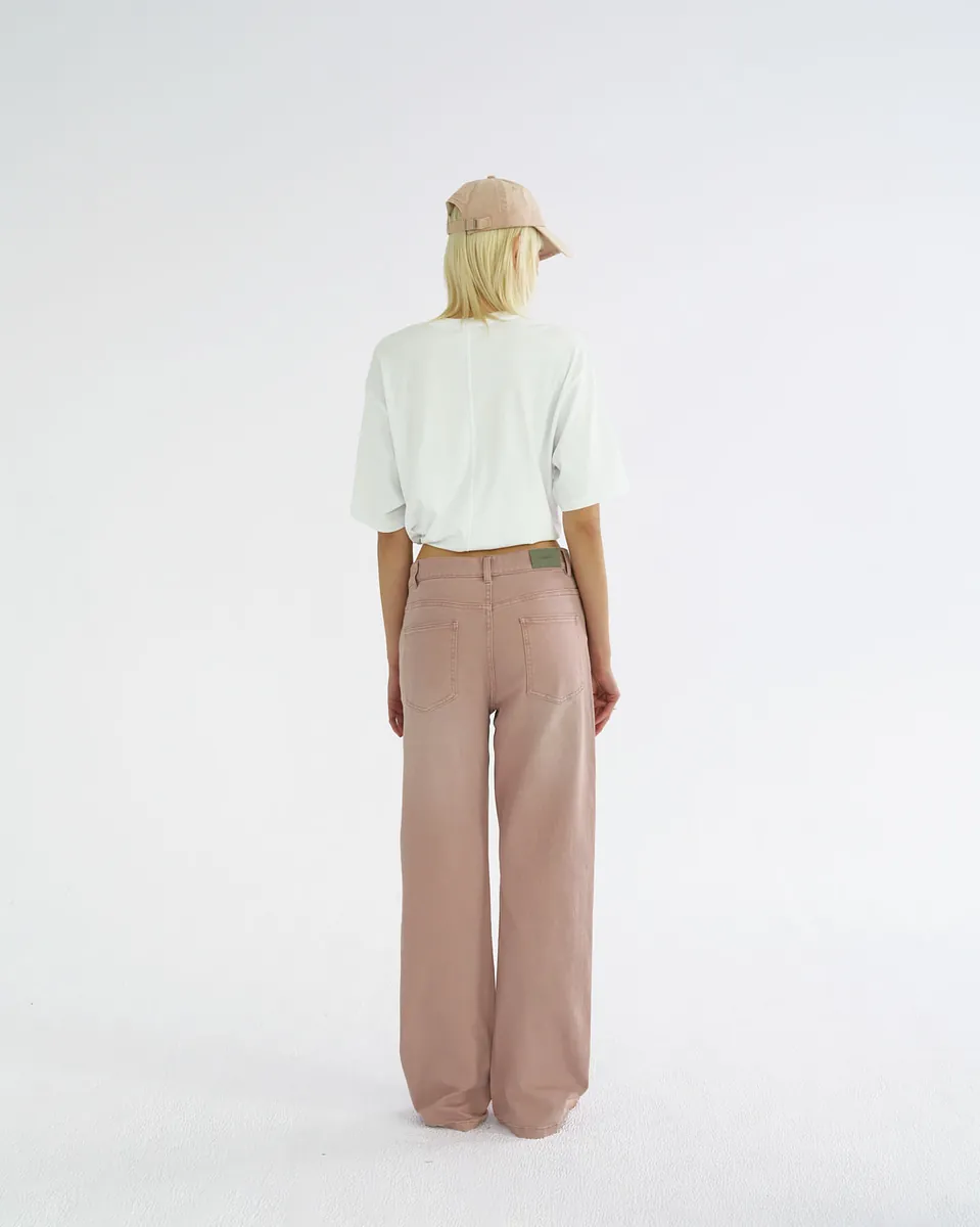 Studio Doe - Low-Rise Washed Jeans