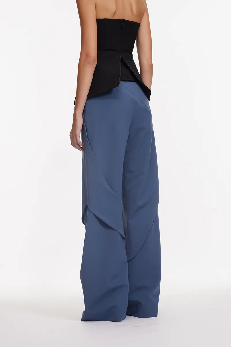 HIGH-WAISTED STREAMLINED FLARED TROUSERS