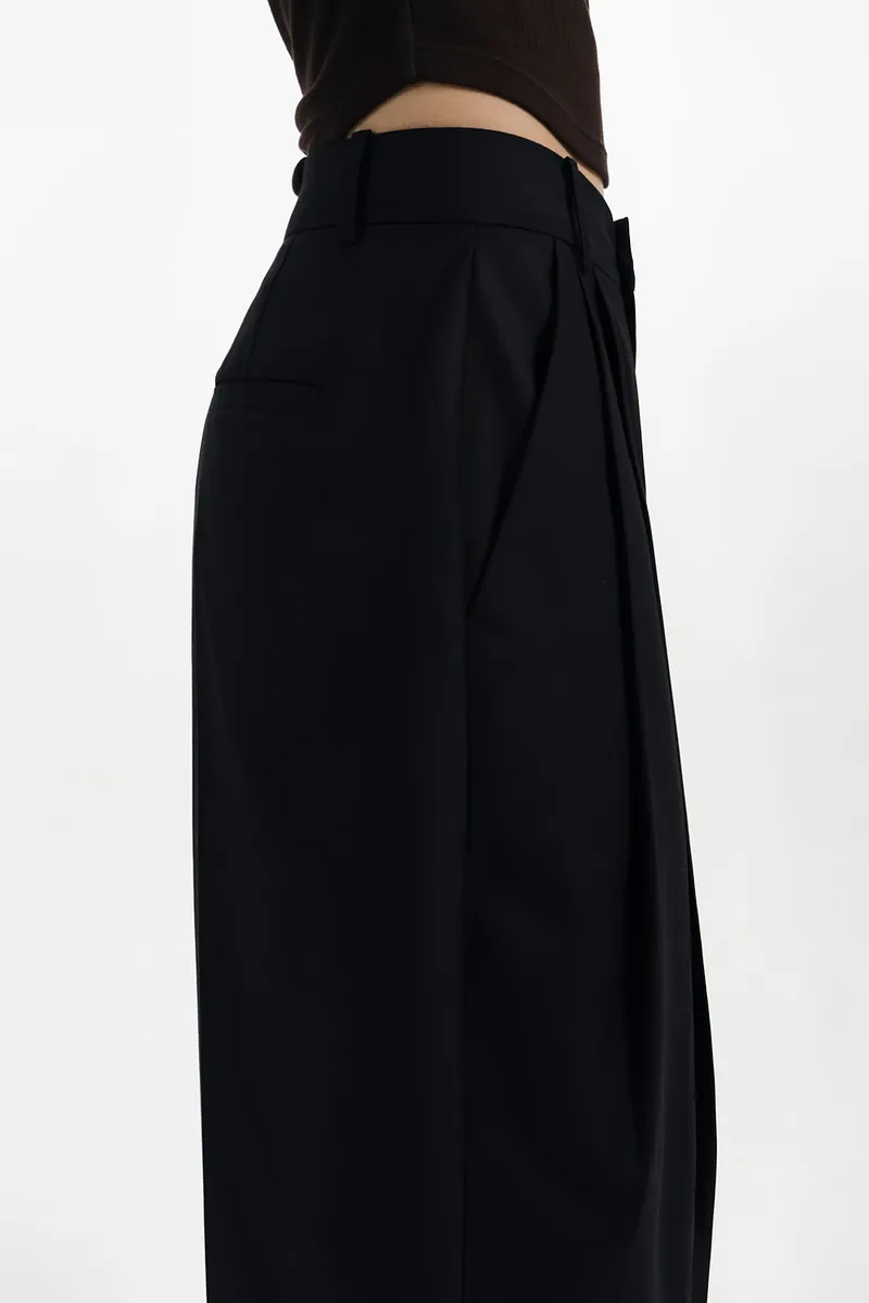 Studio Doe - Tuck Cocoon Cropped Pants