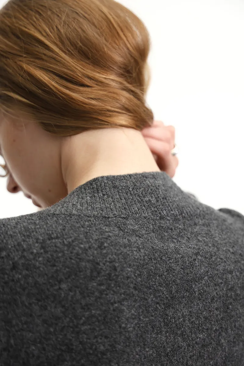 Studio Doe - Narrow V-Neck Wide Sleeve Sweater