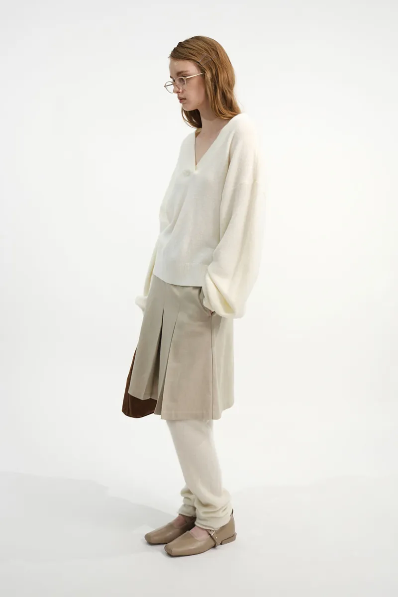 Studio Doe - Narrow V-Neck Wide Sleeve Sweater
