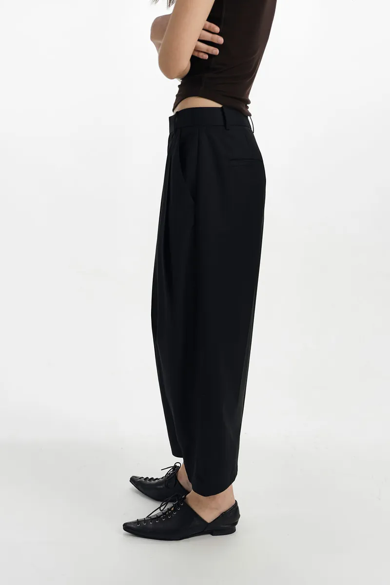 Studio Doe - Tuck Cocoon Cropped Pants