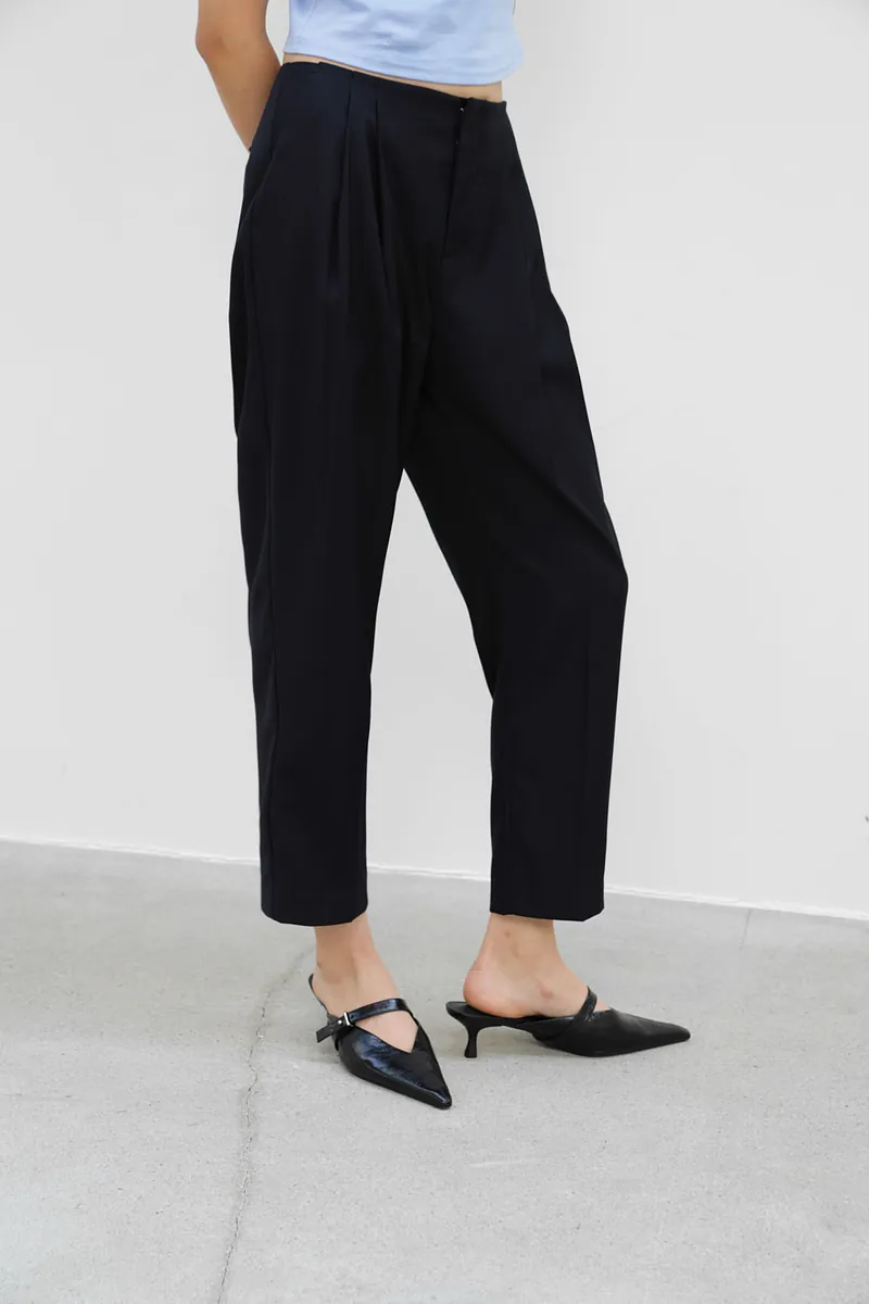 Studio Doe - Mid-Rise Tapered Cropped Trousers