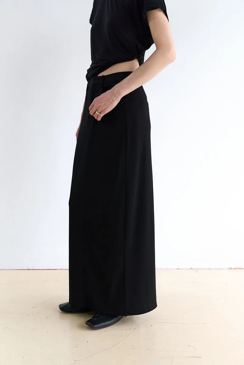 Studio Doe - Satin Cool-Feel Straight Skirt