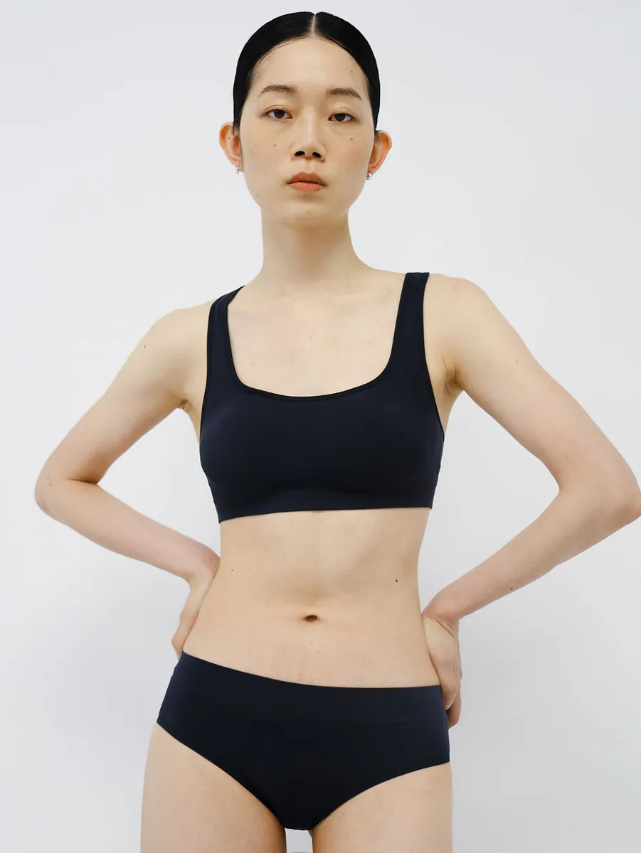 一體成型中腰美臀內褲