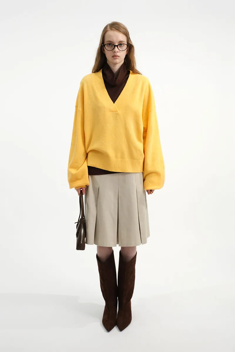 Studio Doe - Narrow V-Neck Wide Sleeve Sweater