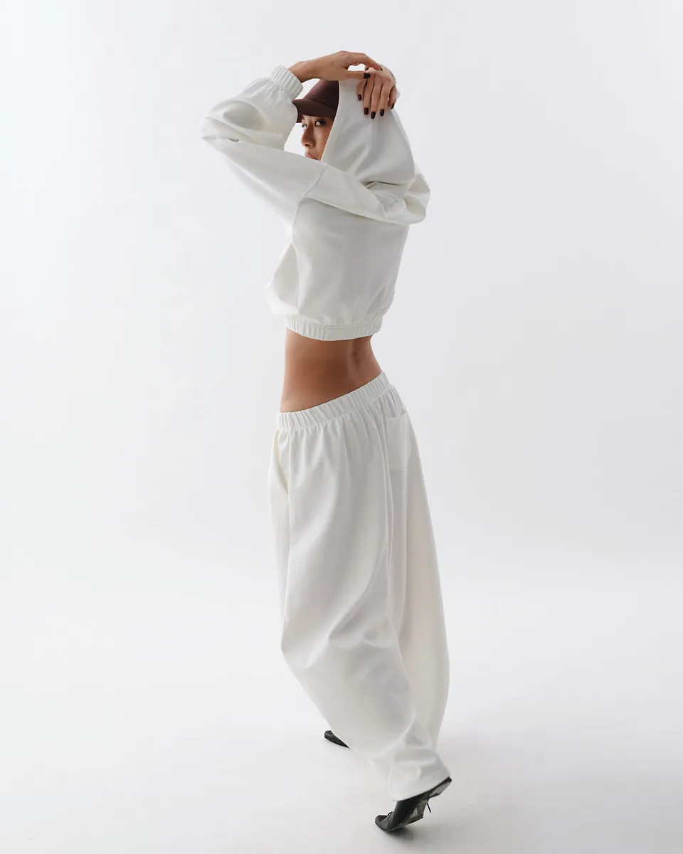 Studio Doe - Doe：Molly Deep V-Neck Cropped Hoodie