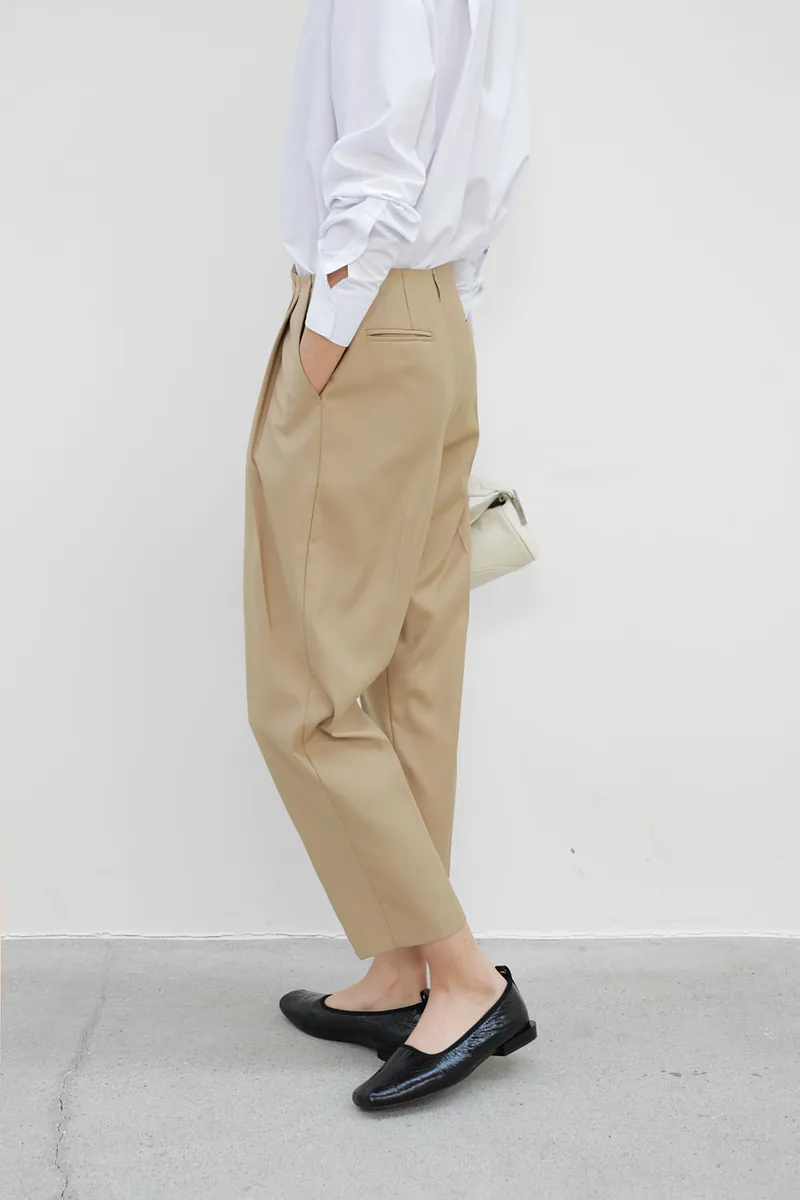 Studio Doe - Mid-Rise Tapered Cropped Trousers