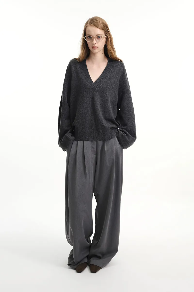 Studio Doe - Narrow V-Neck Wide Sleeve Sweater