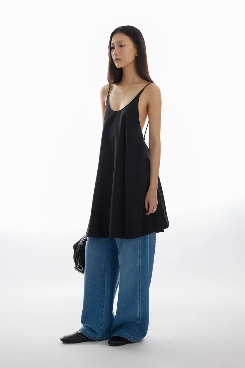 Doe：Molly Strappy Backless Dress