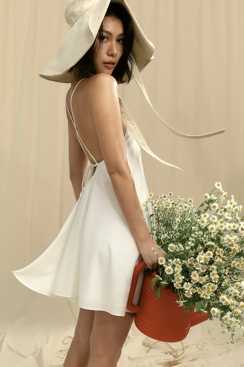 Doe：Molly Strappy Backless Dress