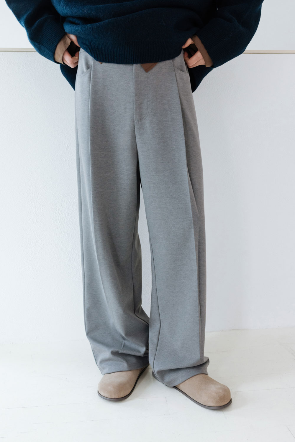 Gender Free Wool-Like Tuck Trousers (Men)
