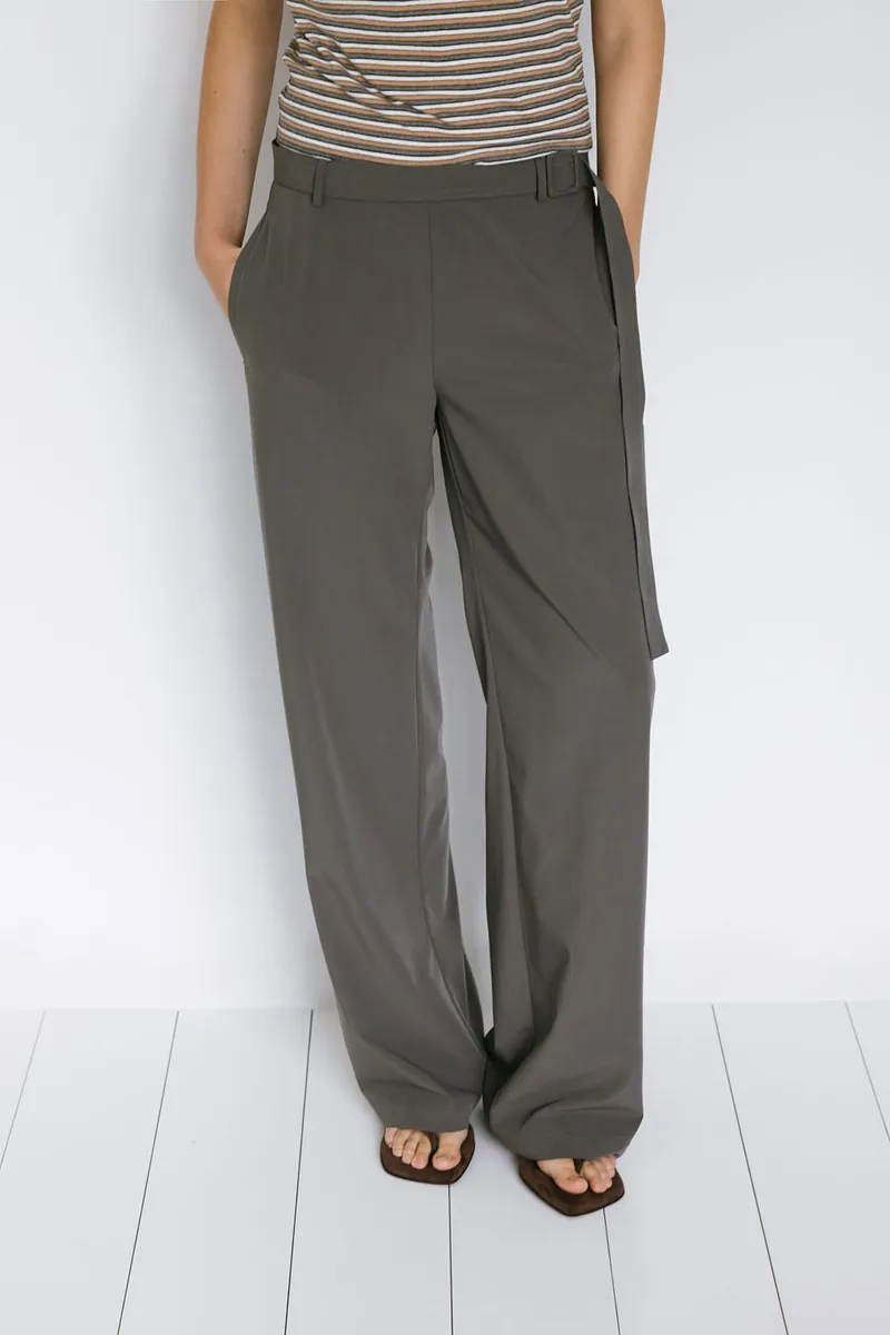 Studio Doe - LazyChic Straight Pants with Belt